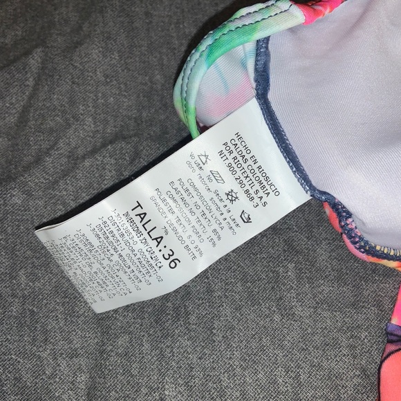 One piece swim suit - Picture 2 of 2